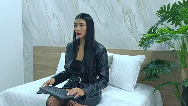 coniie jhons online show from November 14, 11:36 am