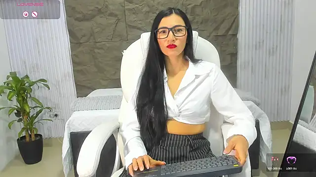 coniie jhons online show from December 4, 11:09 am