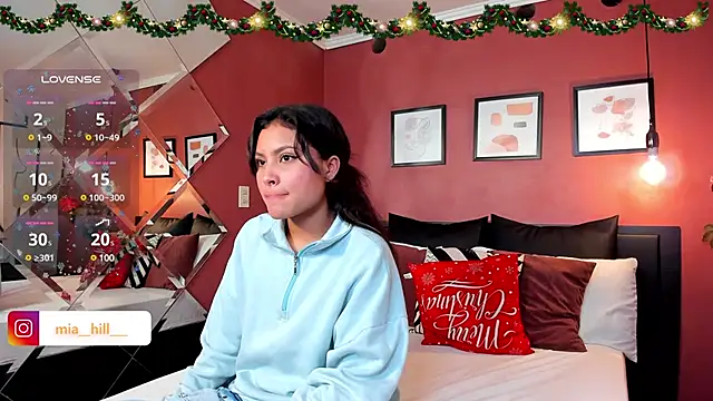 Snapshot of mia_hilll chatting on December 11, 1:37 am mia hilll online show from December 11, 1:37 am