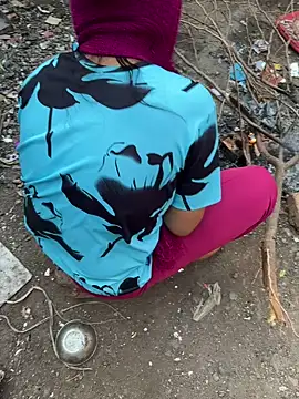 Snapshot of xyztopbeing chatting on January 6, 2:15 am xyztopbeing online show from January 6, 2:15 am