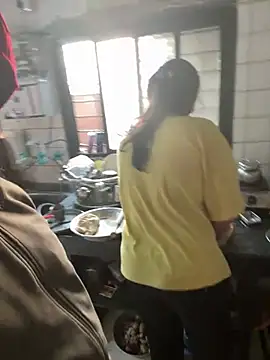 Snapshot of xyztopbeing chatting on February 25, 1:52 am xyztopbeing online show from February 25, 1:52 am