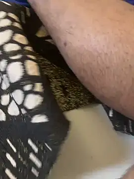 Snapshot of xyztopbeing chatting on December 14, 9:07 am xyztopbeing online show from December 14, 9:07 am