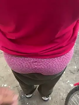 Snapshot of xyztopbeing chatting on February 10, 1:57 am xyztopbeing online show from February 10, 1:57 am