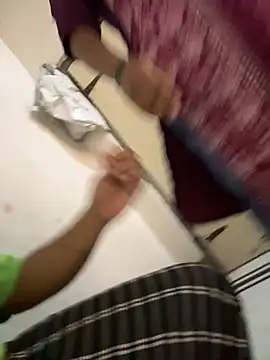 Snapshot of xyztopbeing chatting on January 9, 1:13 pm xyztopbeing online show from January 9, 1:13 pm