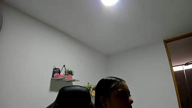 Snapshot of Daila_20_ chatting on March 18, 1:44 pm Daila 20 online show from March 18, 1:44 pm