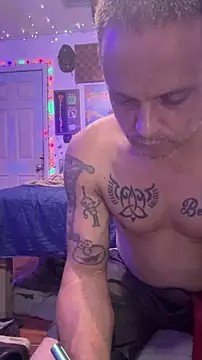 Snapshot of Buffshagswell chatting on May 10, 8:33 pm Buffshagswell online show from May 10, 8:33 pm
