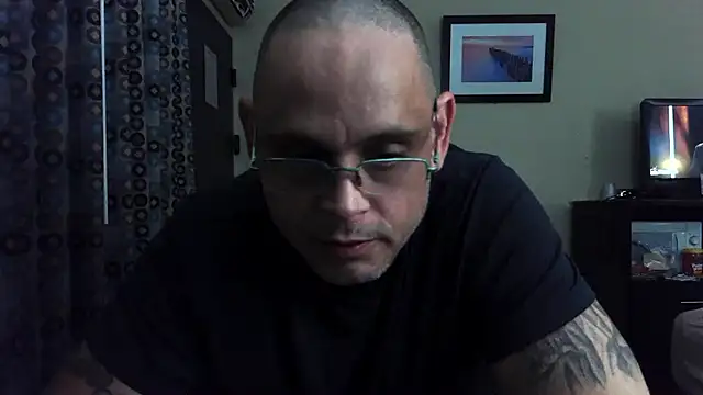 Snapshot of Buffshagswell chatting on May 16, 11:26 pm Buffshagswell online show from May 16, 11:26 pm