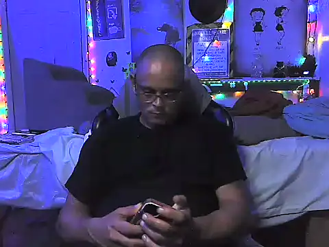 Snapshot of Buffshagswell chatting on April 2, 11:11 pm Buffshagswell online show from April 2, 11:11 pm