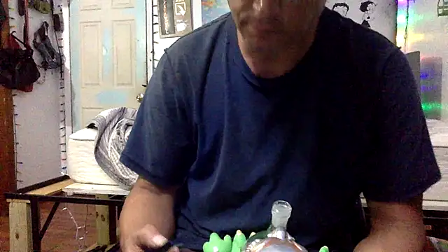 Snapshot of Buffshagswell chatting on April 25, 8:50 am Buffshagswell online show from April 25, 8:50 am