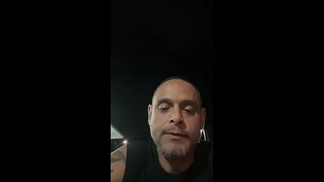 Snapshot of Buffshagswell chatting on April 21, 8:32 am Buffshagswell online show from April 21, 8:32 am