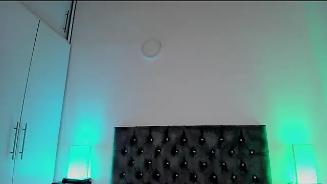 Snapshot of Jimena_White_ chatting on February 27, 2:46 am Jimena White online show from February 27, 2:46 am