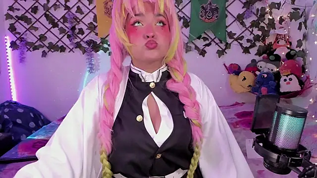 Snapshot of cutepie_uwu_ chatting on January 8, 7:56 pm cutepie uwu online show from January 8, 7:56 pm