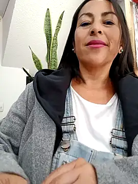 Snapshot of MARIANA-12_ chatting on March 5, 6:01 pm MARIANA-12 online show from March 5, 6:01 pm