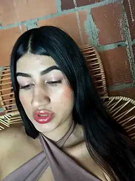 Snapshot of Julix_A chatting on February 5, 6:13 am Julix A online show from February 5, 6:13 am