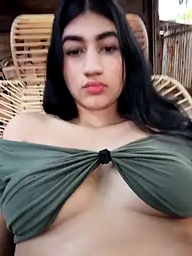 Julix A online show from February 10, 9:03 pm