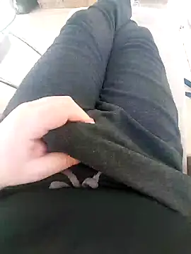 Snapshot of reelciii21 chatting on February 4, 1:06 pm reelciii21 online show from February 4, 1:06 pm