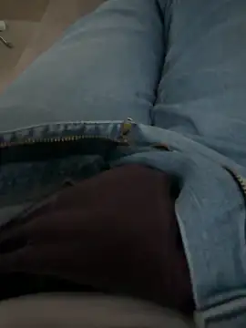 Snapshot of reelciii21 chatting on February 18, 3:20 pm reelciii21 online show from February 18, 3:20 pm