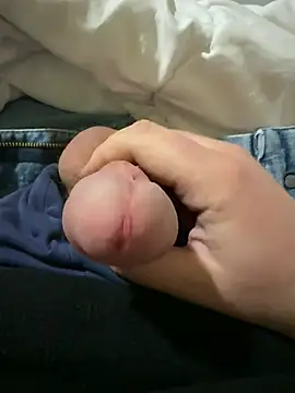 Snapshot of reelciii21 chatting on February 24, 9:30 pm reelciii21 online show from February 24, 9:30 pm