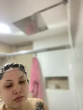 Snapshot of AHRI_LEE chatting on February 11, 9:46 pm AHRI LEE online show from February 11, 9:46 pm