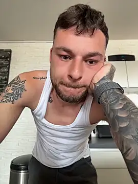 hottwoboys online show from June 11, 6:43 am