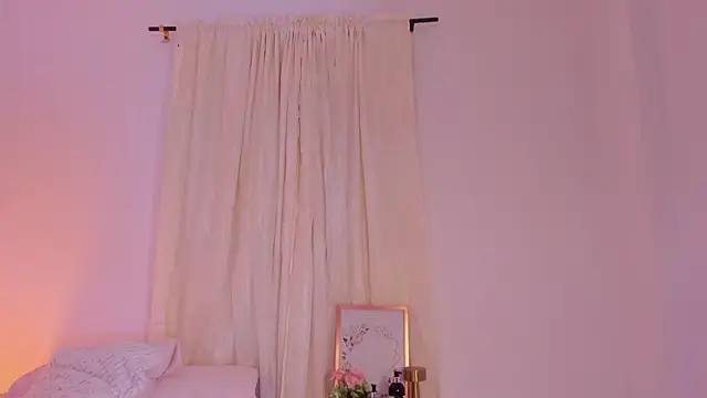 Snapshot of ninaht chatting on June 10, 9:27 pm ninaht online show from June 10, 9:27 pm