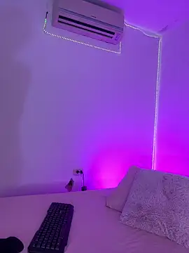 ninaht online show from February 13, 9:15 pm