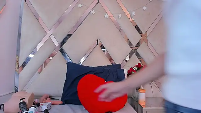 ninaht online show from November 9, 8:35 pm