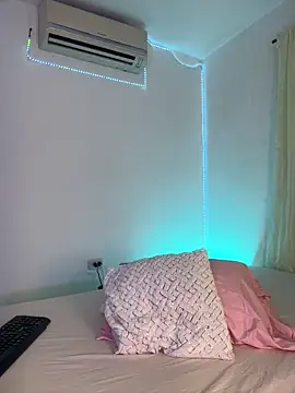 ninaht online show from February 24, 8:31 pm