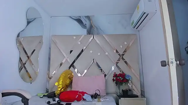 ninaht online show from September 22, 8:59 pm