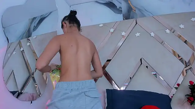 ninaht online show from September 15, 8:31 pm