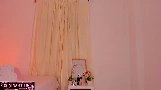 Snapshot of ninaht chatting on June 3, 9:08 pm ninaht online show from June 3, 9:08 pm