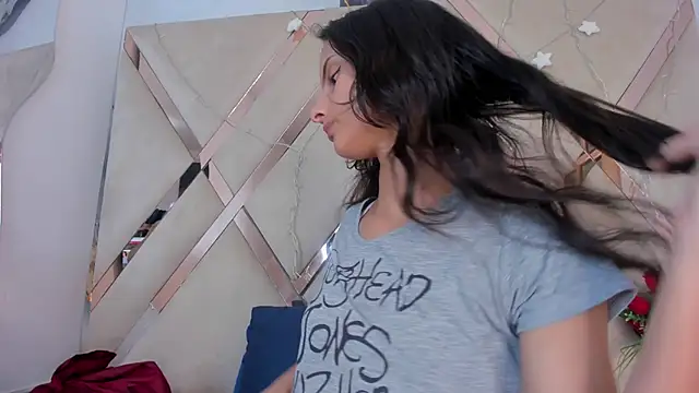 ninaht online show from January 11, 9:00 pm