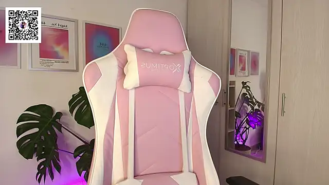 Snapshot of Liujunne2 chatting on September 10, 11:48 pm Liujunne2 online show from September 10, 11:48 pm