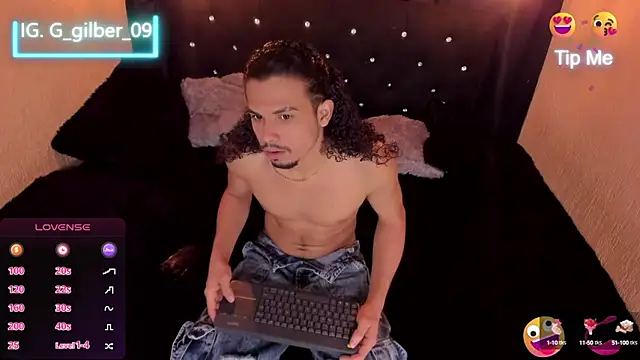 Snapshot of Gilbert_009 chatting on March 11, 12:33 am Gilbert 009 online show from March 11, 12:33 am