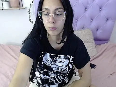 Freyja 01 online show from October 7, 9:27 pm
