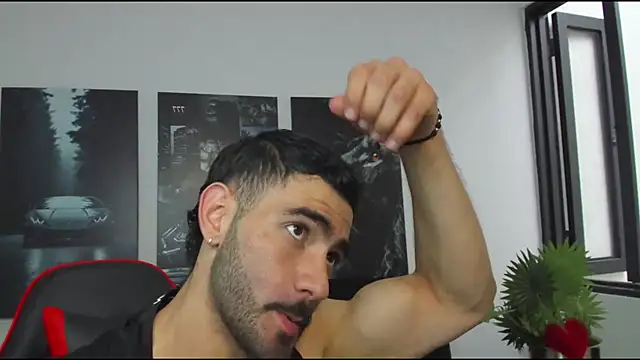 Snapshot of Austin_bolt chatting on February 16, 8:33 pm Austin bolt online show from February 16, 8:33 pm