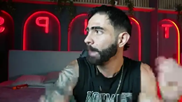 Snapshot of Austin_bolt chatting on October 15, 2:43 am Austin bolt online show from October 15, 2:43 am