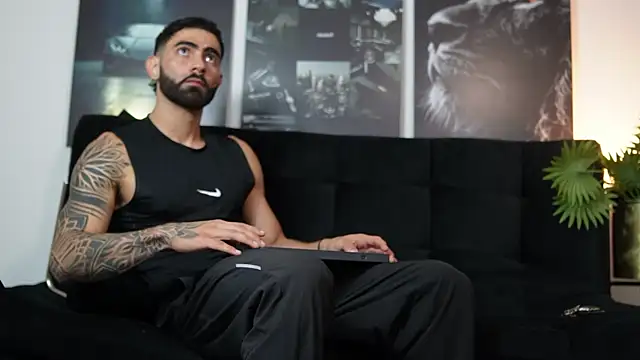 Snapshot of Austin_bolt chatting on October 8, 2:35 am Austin bolt online show from October 8, 2:35 am