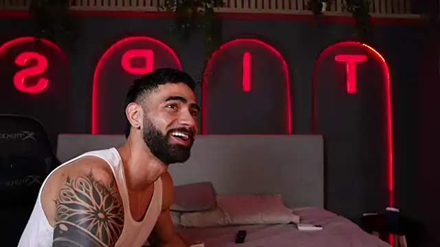 Snapshot of Austin_bolt chatting on November 7, 3:33 am Austin bolt online show from November 7, 3:33 am