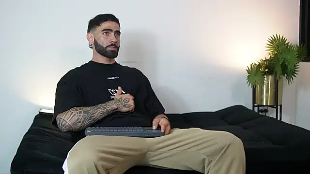 Snapshot of Austin_bolt chatting on October 13, 1:18 am Austin bolt online show from October 13, 1:18 am