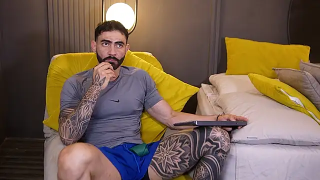 Austin bolt online show from April 18, 1:52 am