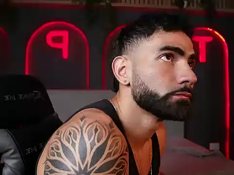 Snapshot of Austin_bolt chatting on November 11, 3:23 am Austin bolt online show from November 11, 3:23 am