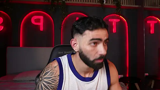 Snapshot of Austin_bolt chatting on October 18, 2:35 am Austin bolt online show from October 18, 2:35 am