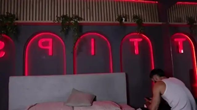 Snapshot of Austin_bolt chatting on October 16, 2:20 am Austin bolt online show from October 16, 2:20 am