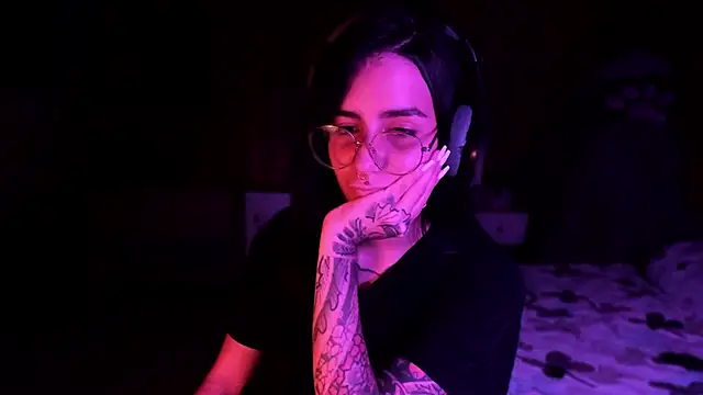 Alice woodville online show from November 3, 5:01 am