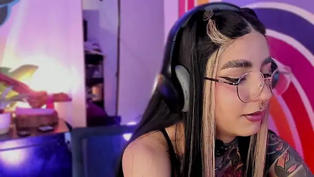 Alice woodville online show from September 12, 9:03 pm