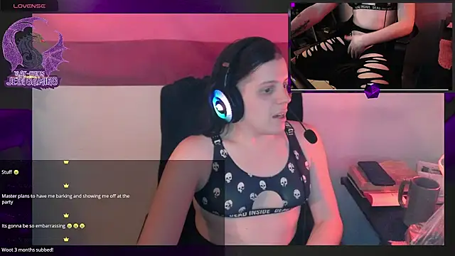 Snapshot of Rae-Suon chatting on February 19, 12:14 am Rae-Suon online show from February 19, 12:14 am