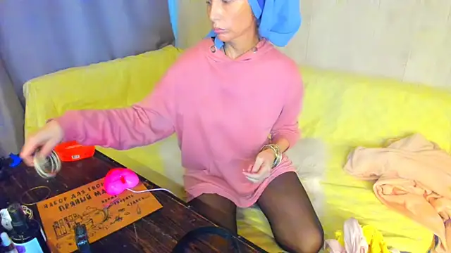 Snapshot of Elizabe_th chatting on May 15, 5:55 pm Elizabe th online show from May 15, 5:55 pm