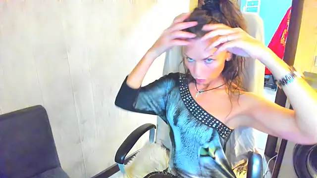 Snapshot of Elizabe_th chatting on August 1, 8:40 pm Elizabe th online show from August 1, 8:40 pm