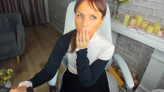 Elizabe th online show from February 14, 1:34 am